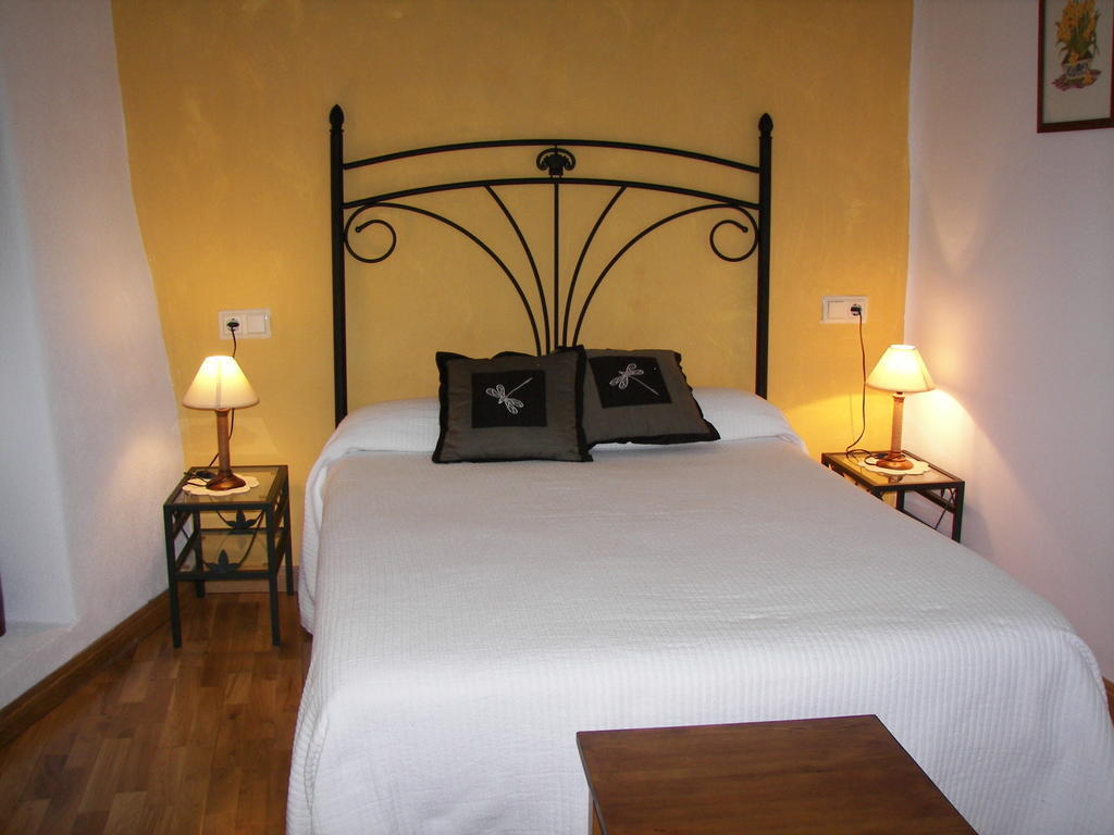 Antigua Casa Catones Hotel Huesca Room photo